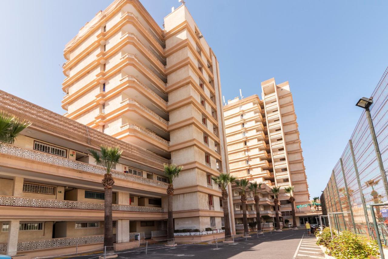 Homeforguest Modern And Recently Renovated Apartment In Arona アロナ エクステリア 写真