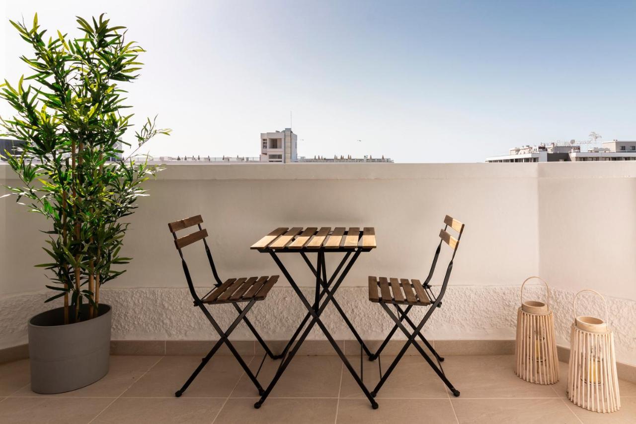 Homeforguest Modern And Recently Renovated Apartment In Arona アロナ エクステリア 写真
