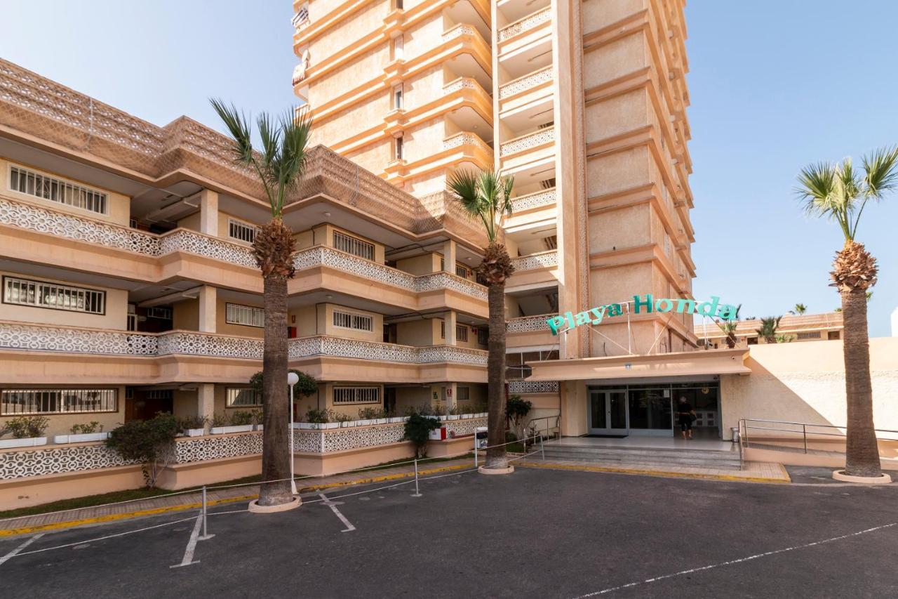 Homeforguest Modern And Recently Renovated Apartment In Arona アロナ エクステリア 写真