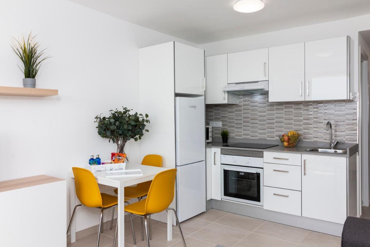 Homeforguest Modern And Recently Renovated Apartment In Arona アロナ エクステリア 写真
